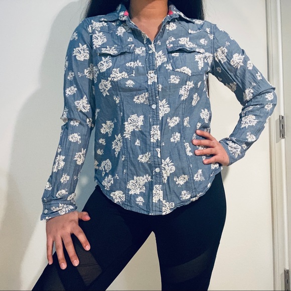 Fun & Flirt Tops - 📣 Fun & Flirt Blue Floral Button Down